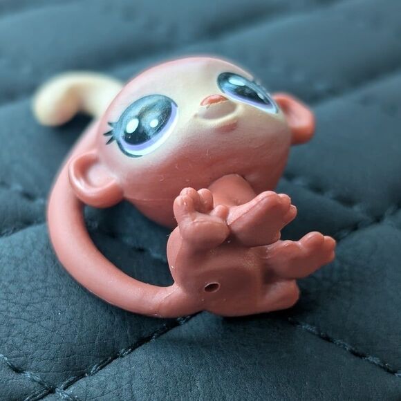 LPS Littlest Pet Shop Gigi Monkeyford (#1-142) Family Pack Birthday Bash Mini - Picture 4 of 4